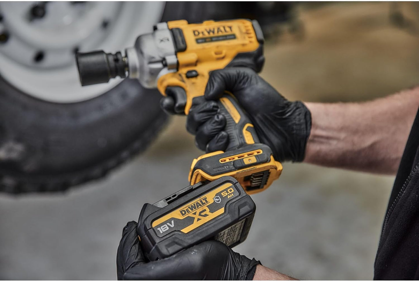 Llave Impacto sin escobillas XR 18V 1/2 813Nm con maletín Dewalt DCF891NT