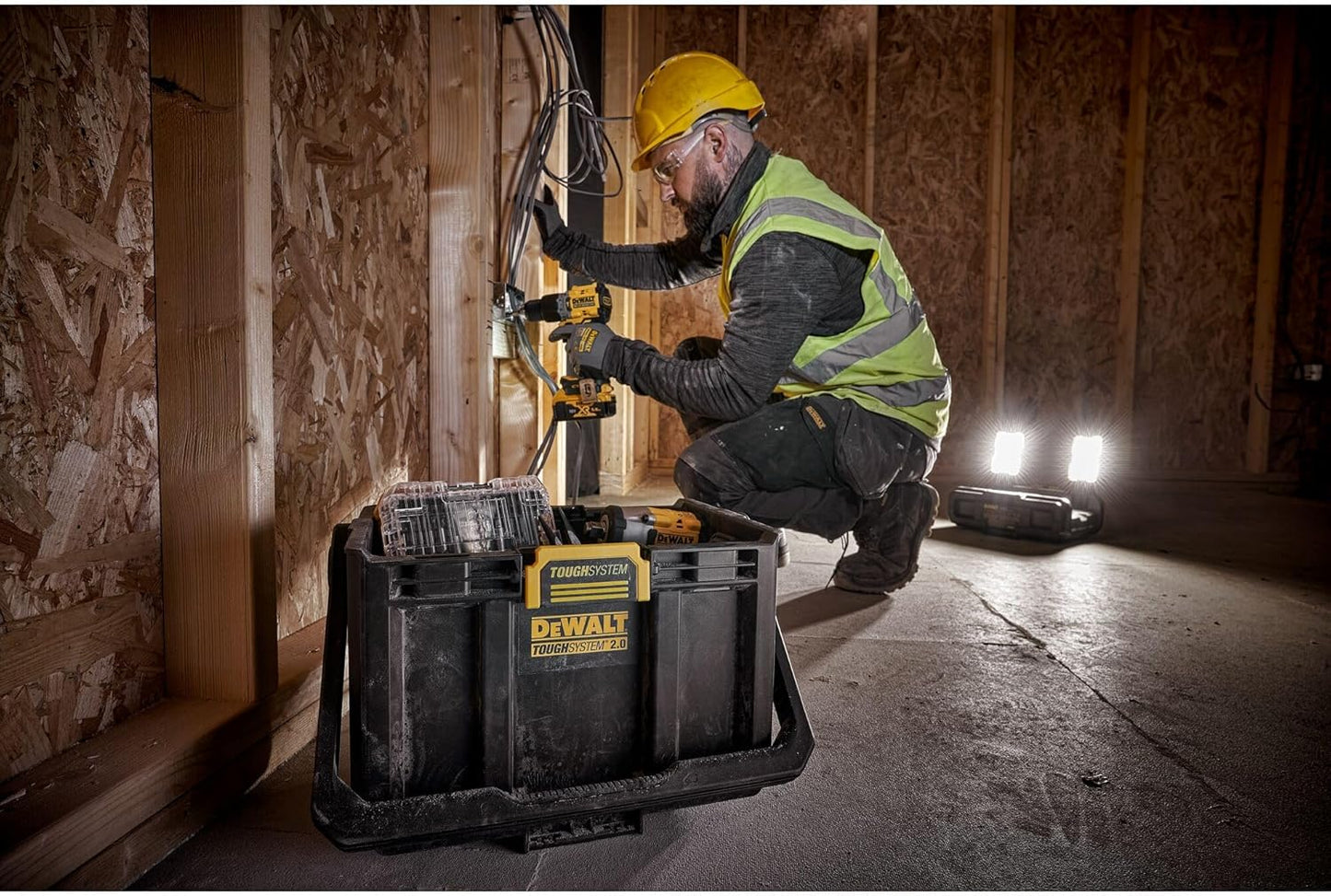 Caja con Luz 2 en 1 TOUGHSYSTEM 2.0 Dewalt DWST08061