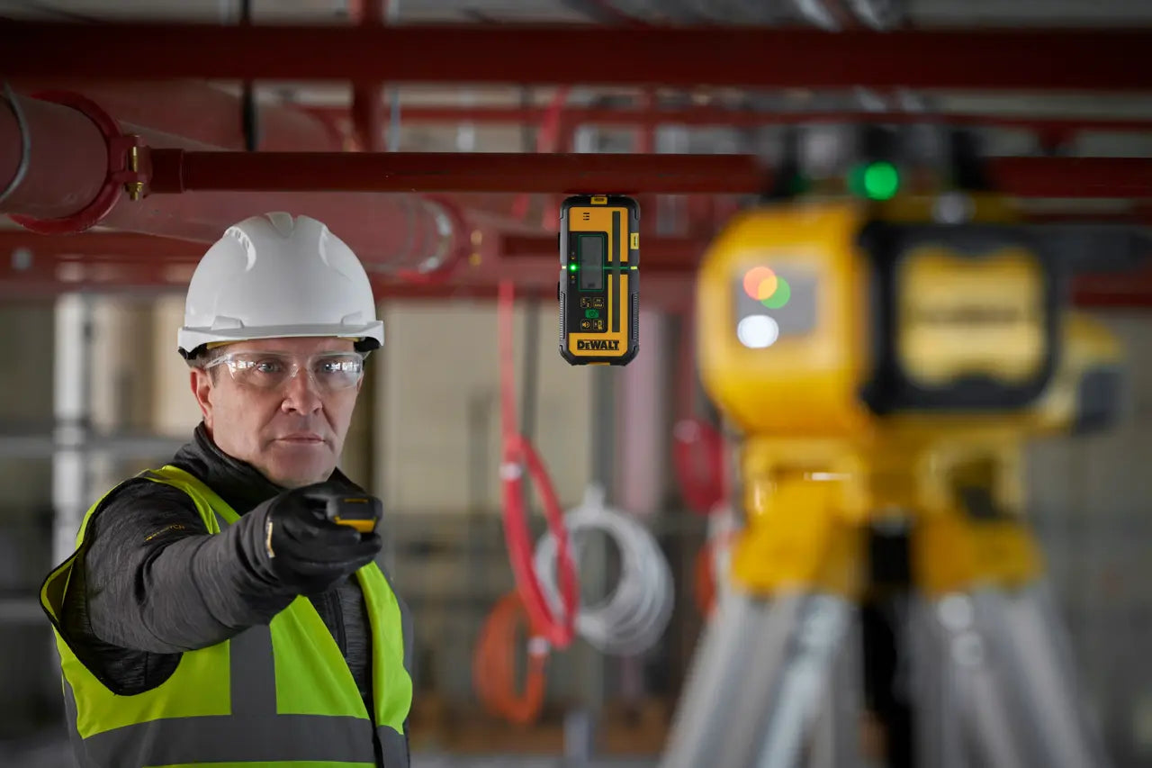 Kit Nivel Láser Rotativo Autonivelante Verde USB-C 600m con Detector Dewalt DCLE15221G