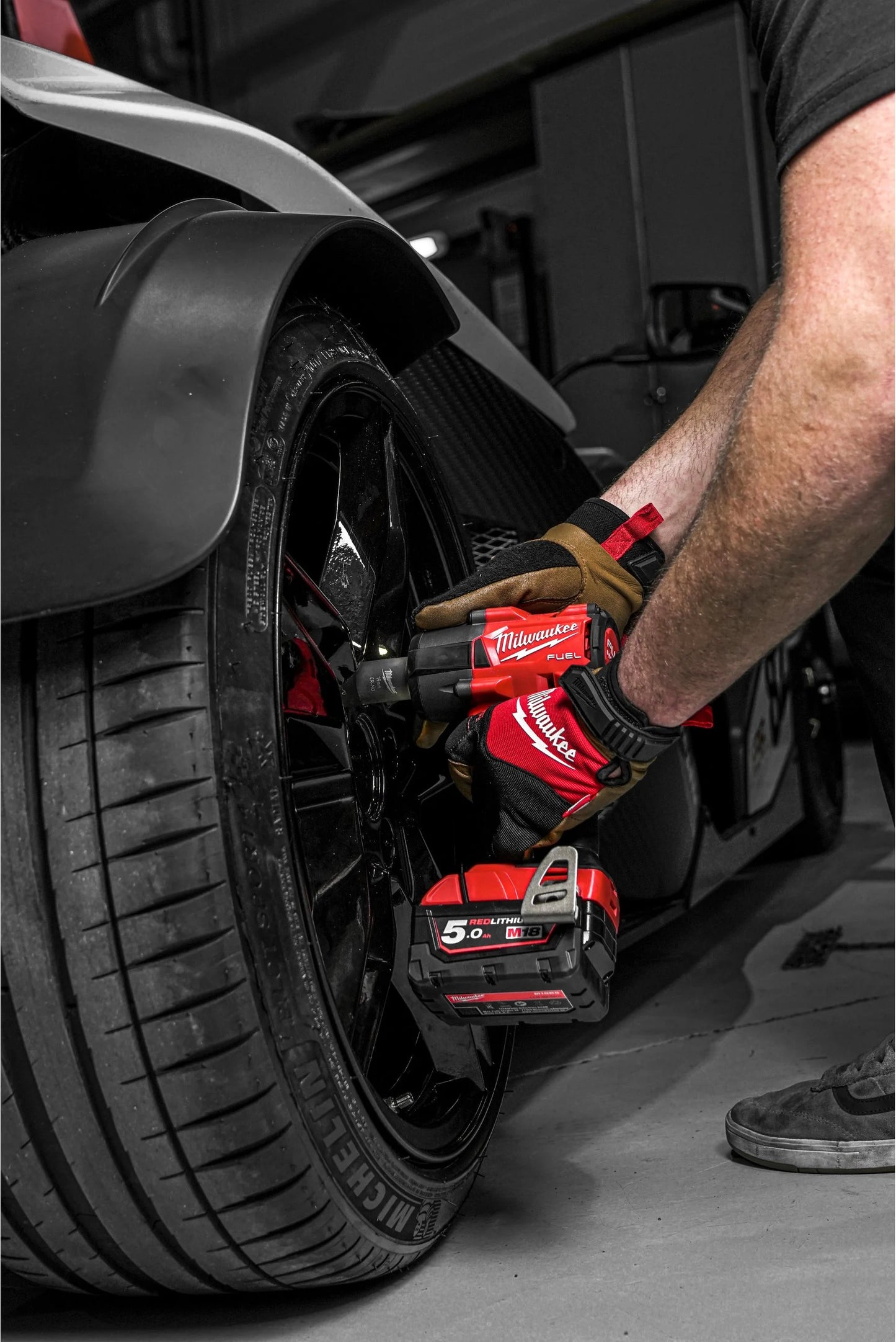 Llave de impacto de par medio M18 FUEL 1/2" Con anillo de fricción Milwaukee M18 FMTIW2F12-502X