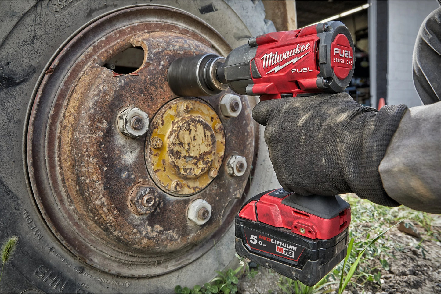 Llave de impacto de par medio M18 FUEL 1/2" Con anillo de fricción Milwaukee M18 FMTIW2F12-502X
